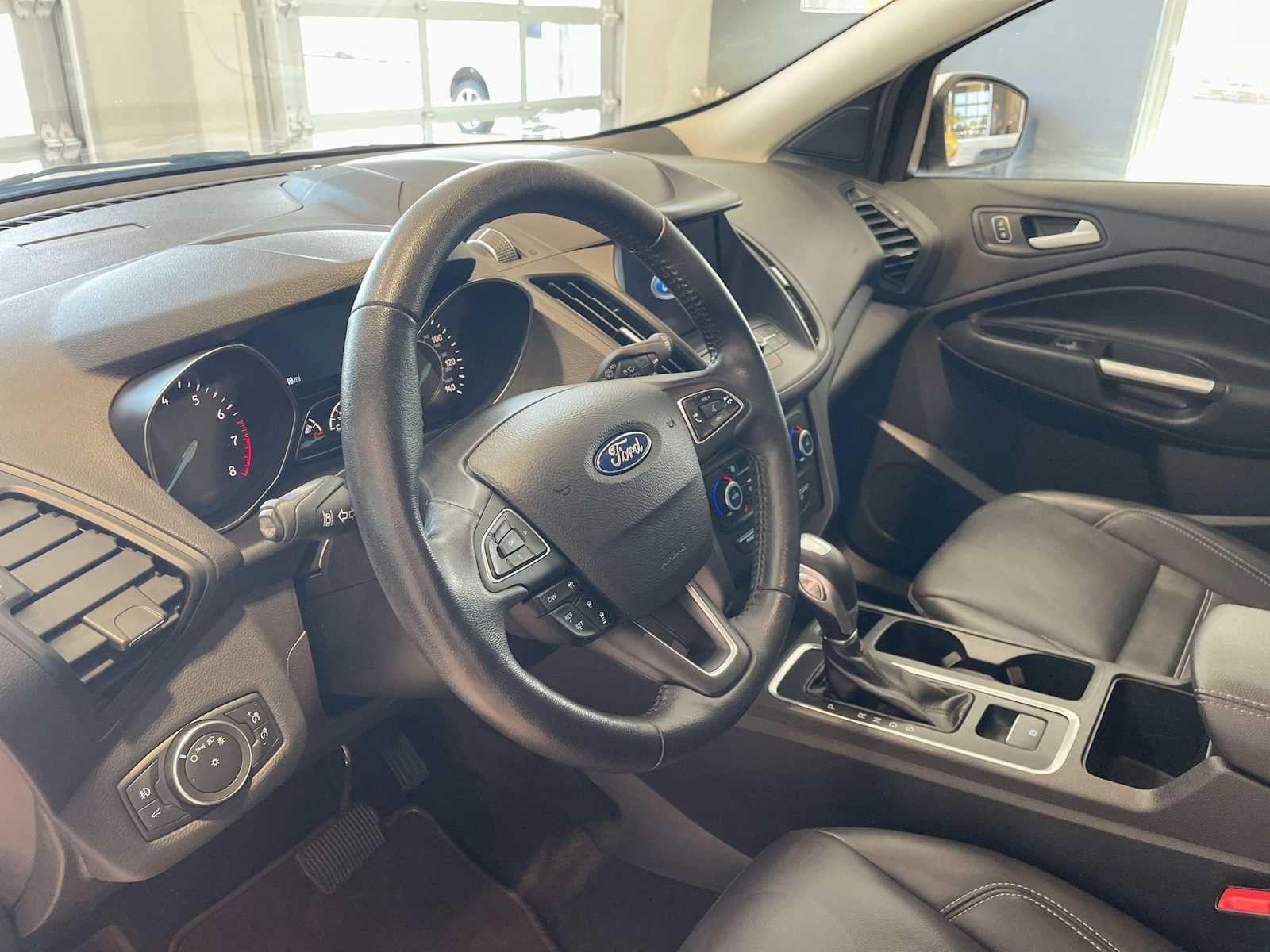 2019 Ford Escape SEL photo 9