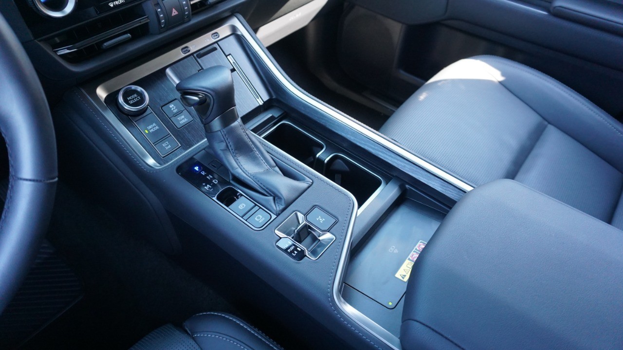 2024 Lexus GX 550 Luxury photo 16