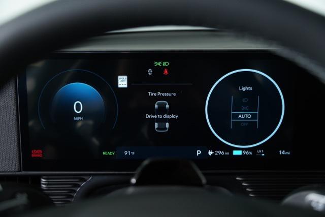 2025 Hyundai Ioniq 5 SE photo 3