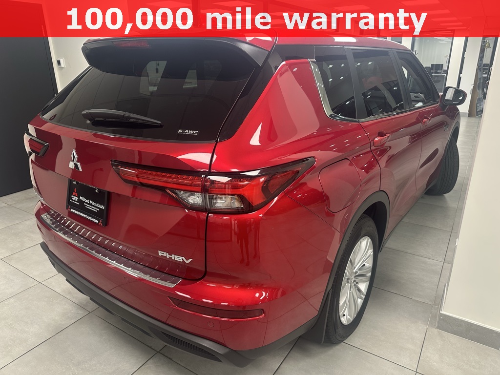 2024 Mitsubishi Outlander PHEV photo 4
