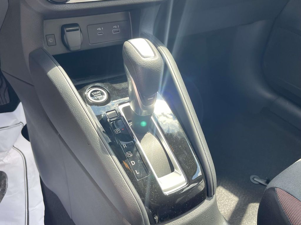 2025 Nissan Versa SR photo 28