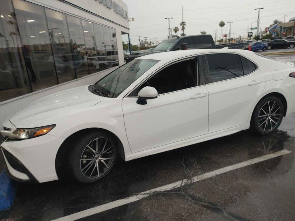 2021 Toyota Camry SE photo 10