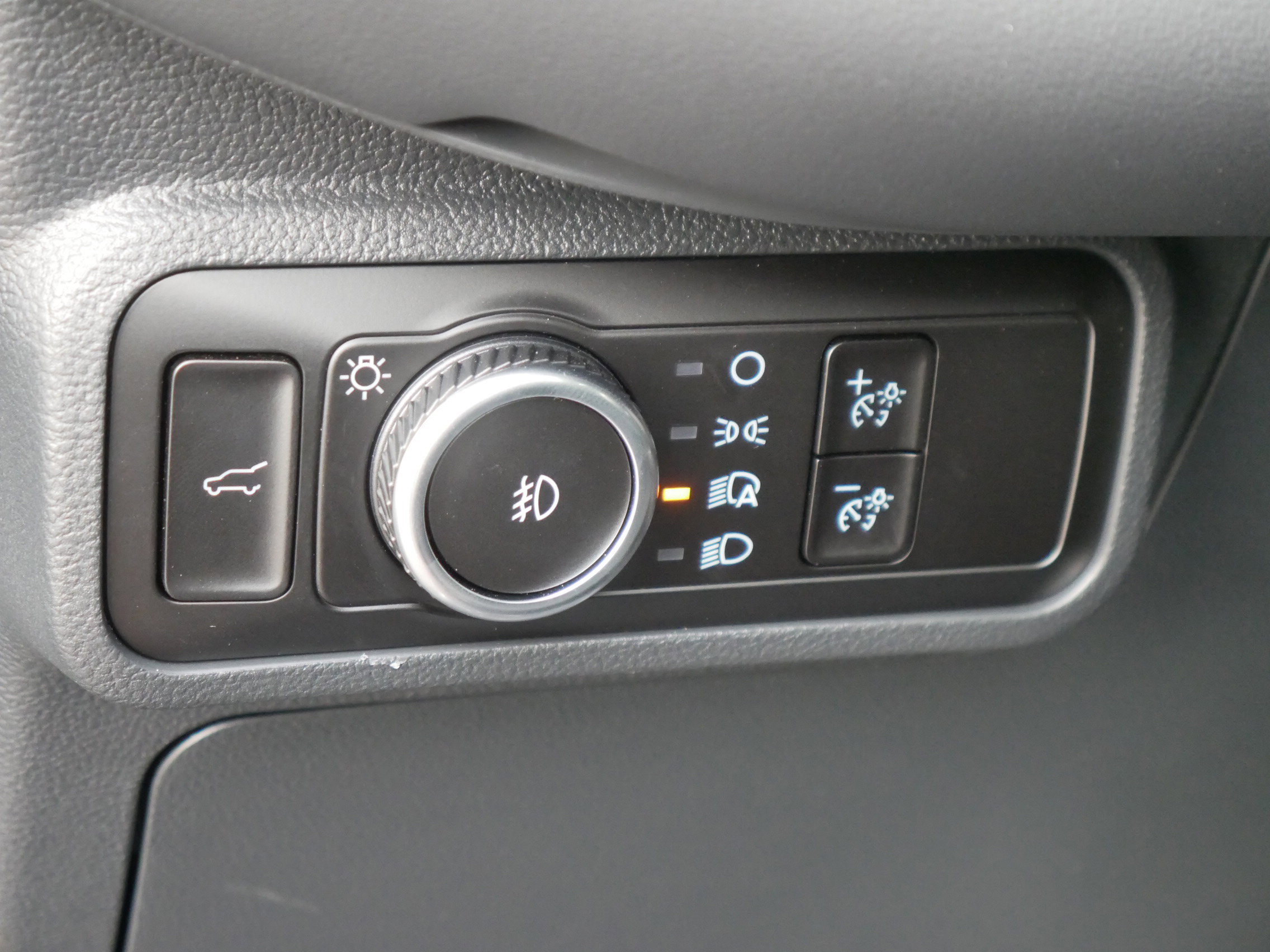 2025 Ford Explorer ST photo 4