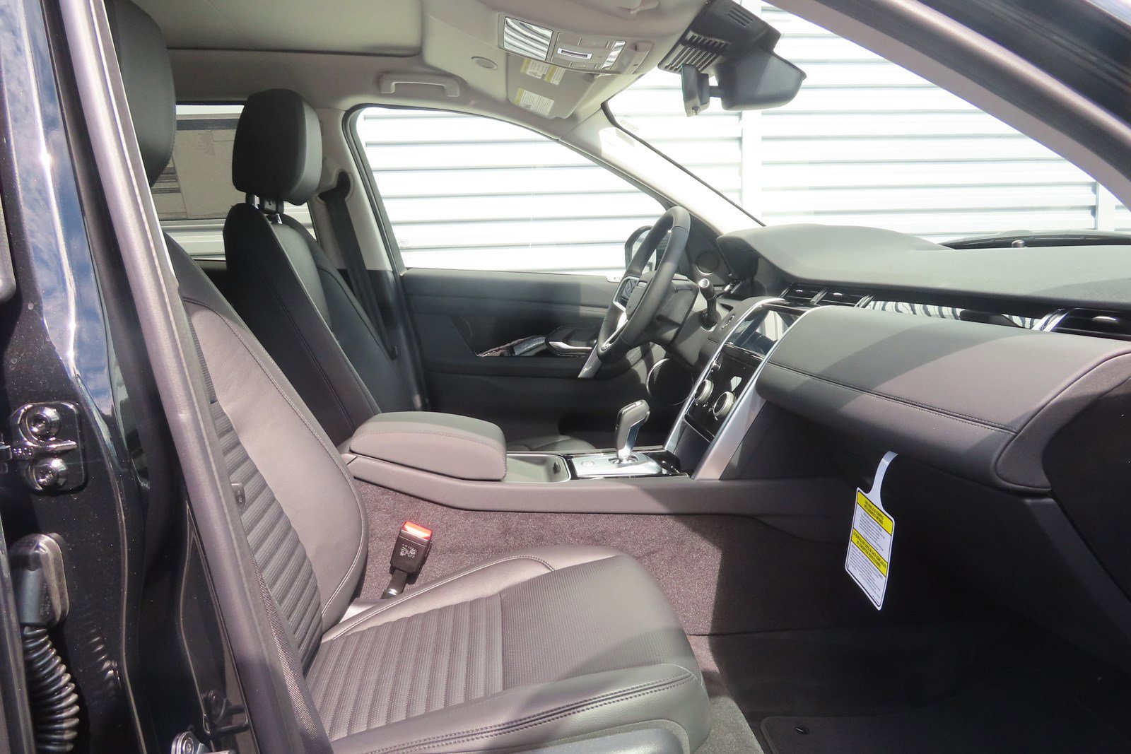 2023 Land Rover Discovery Sport S photo 3