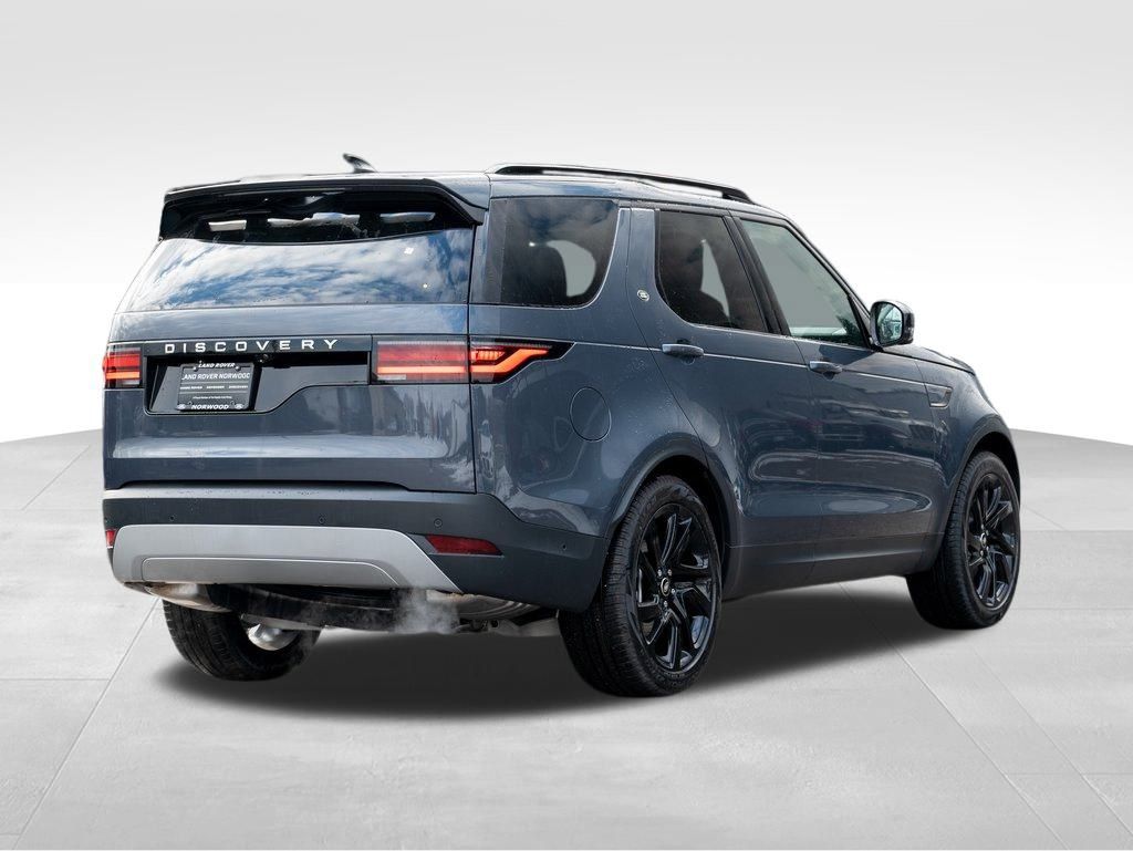 2025 Land Rover Discovery S photo 4