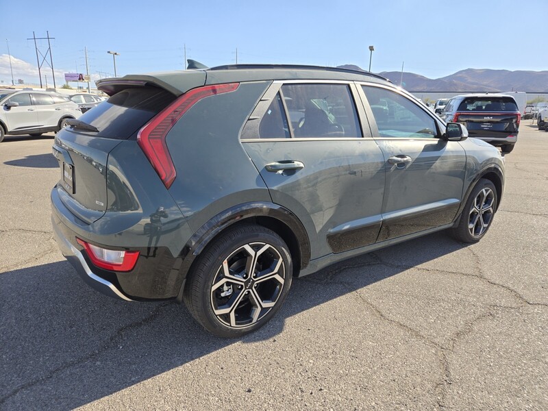 2025 Kia Niro EX Touring photo 3