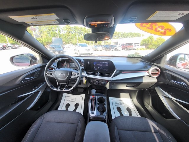 2025 Chevrolet Trax photo 14