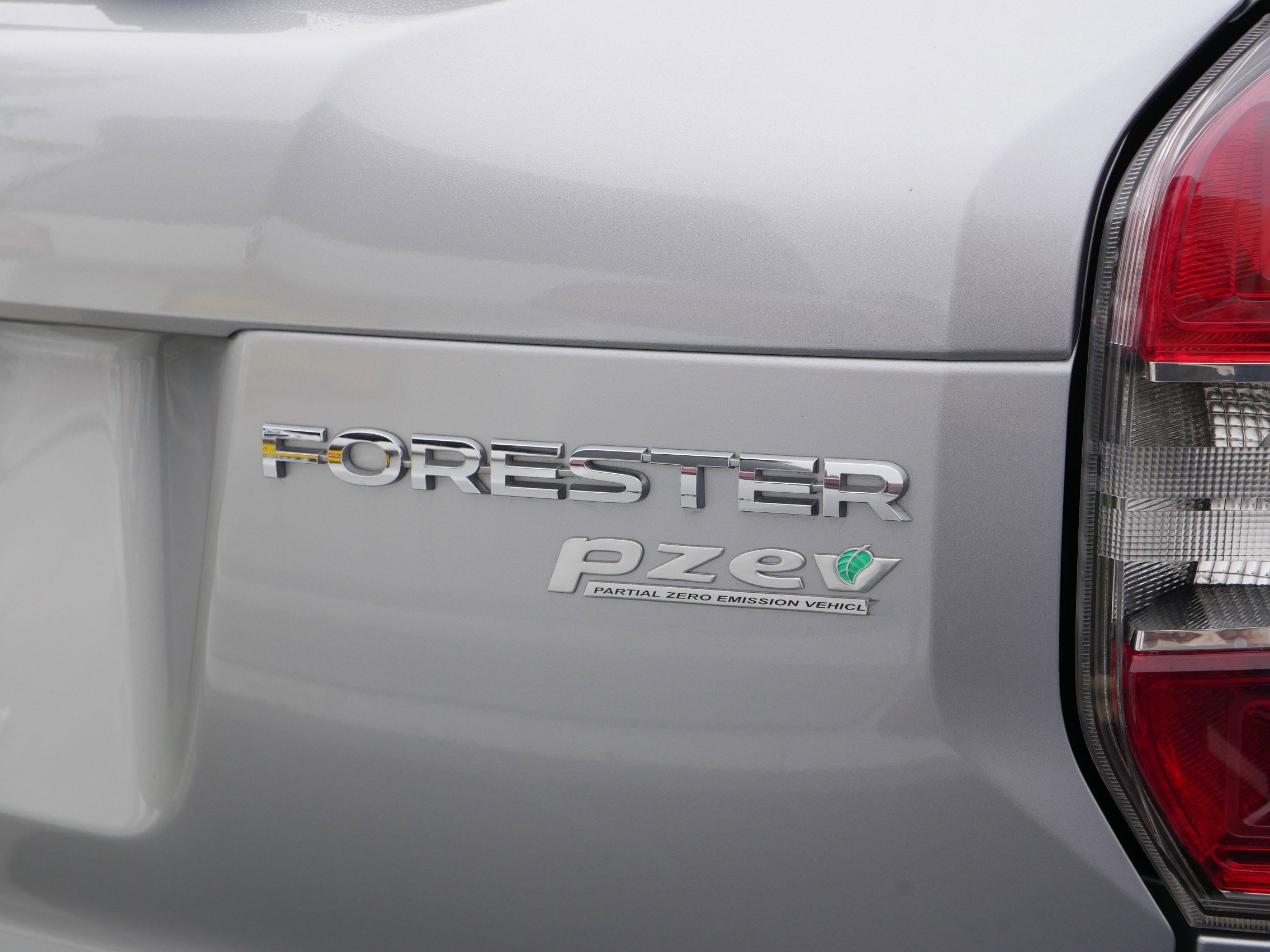 2014 Subaru Forester 2.5i Premium photo 6