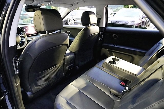 Used 2025 Black Hyundai SEL image 17