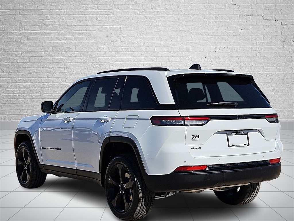 2025 Jeep Grand Cherokee Altitude photo 2