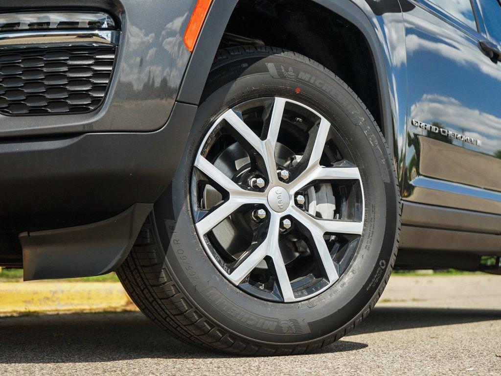 2025 Jeep Grand Cherokee Limited photo 4