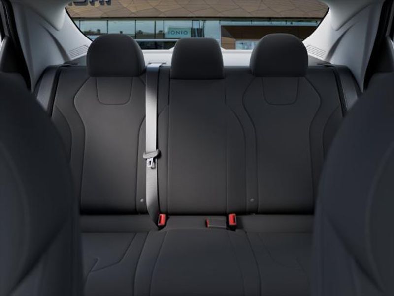 2025 Hyundai Elantra SE photo 11