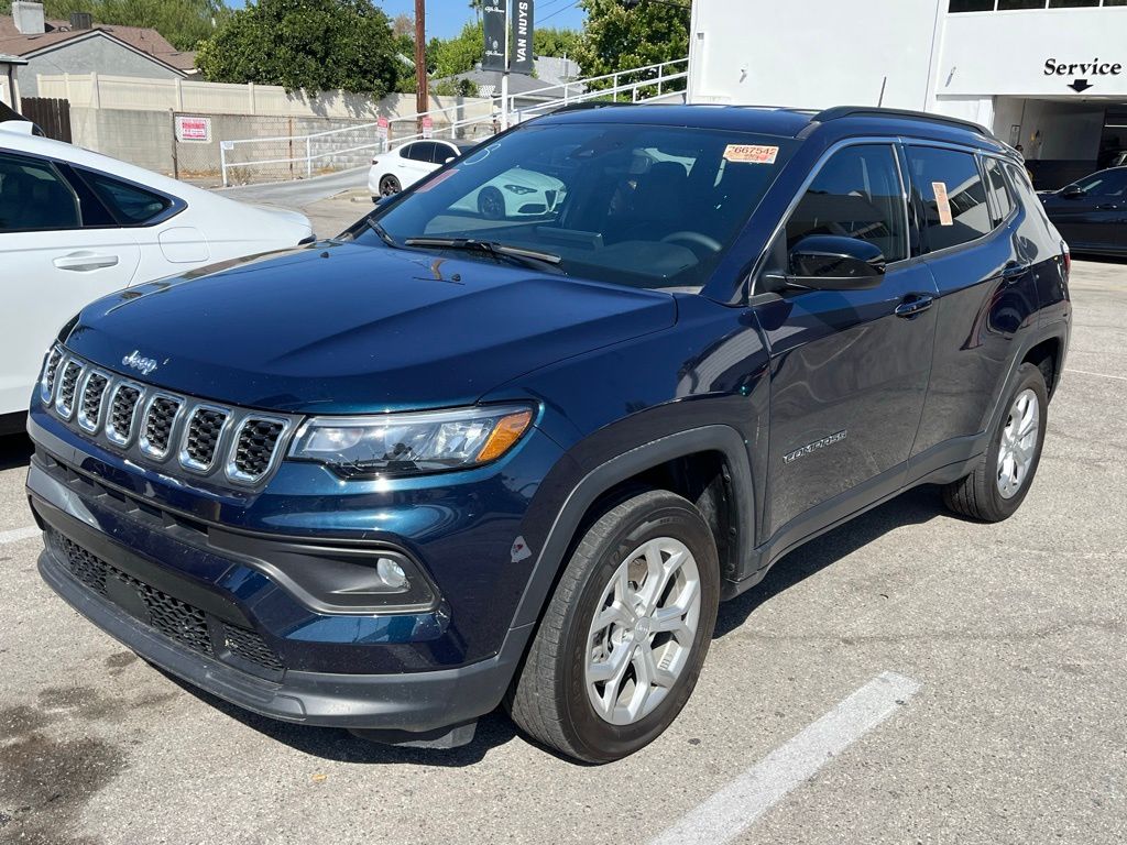 2024 Jeep Compass Latitude photo 2
