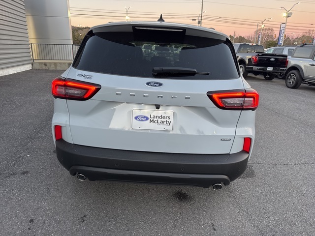 2025 Ford Escape ST-Line photo 4