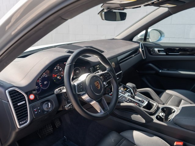 2022 Porsche Cayenne Coupe Base photo 3