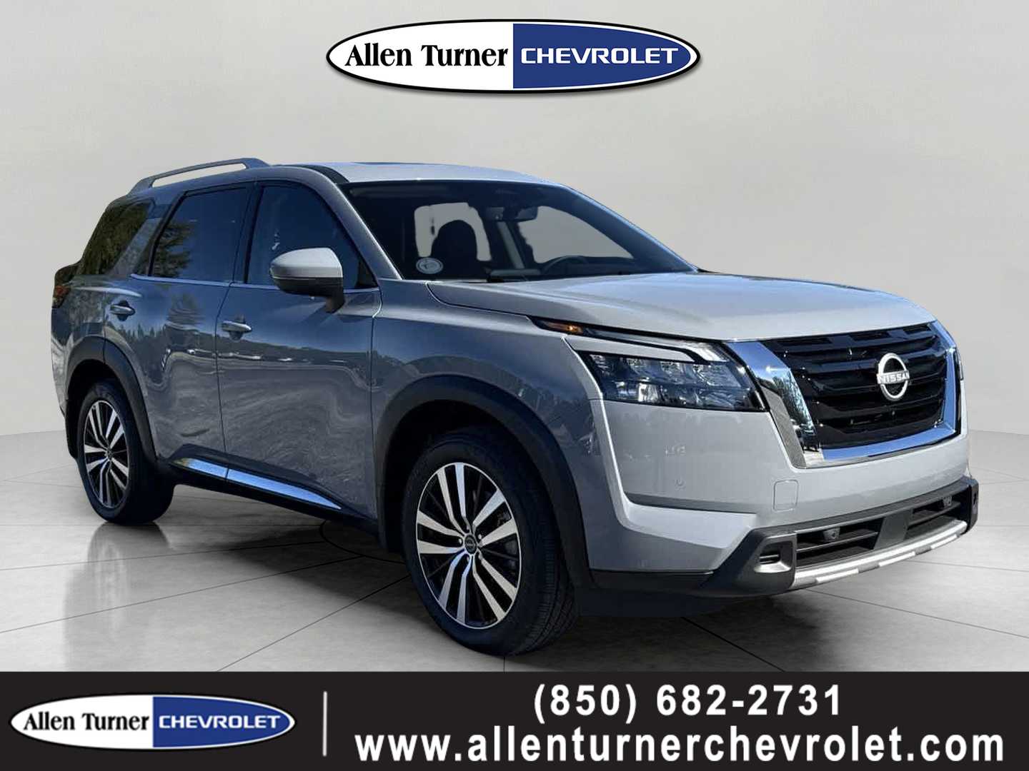 2025 Nissan Pathfinder Platinum's photo