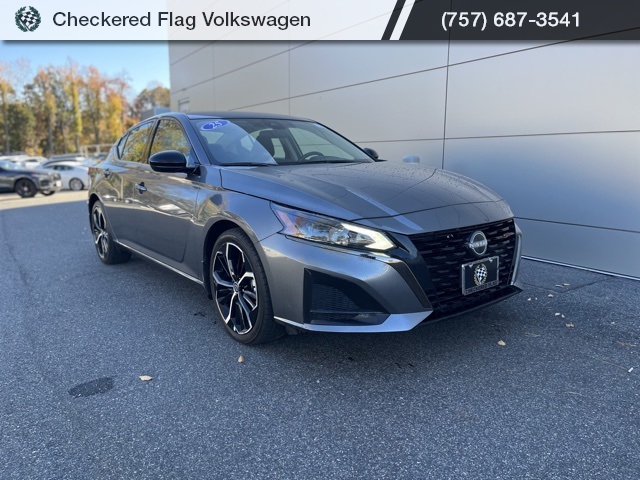 2025 Nissan Altima SR's photo