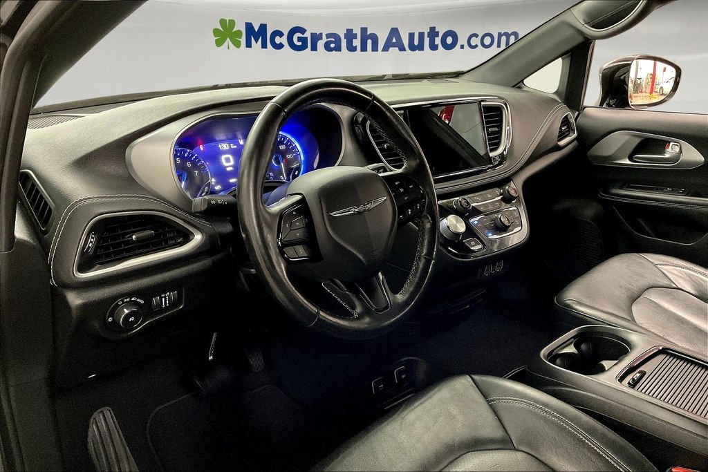2021 Chrysler Pacifica Touring L photo 12