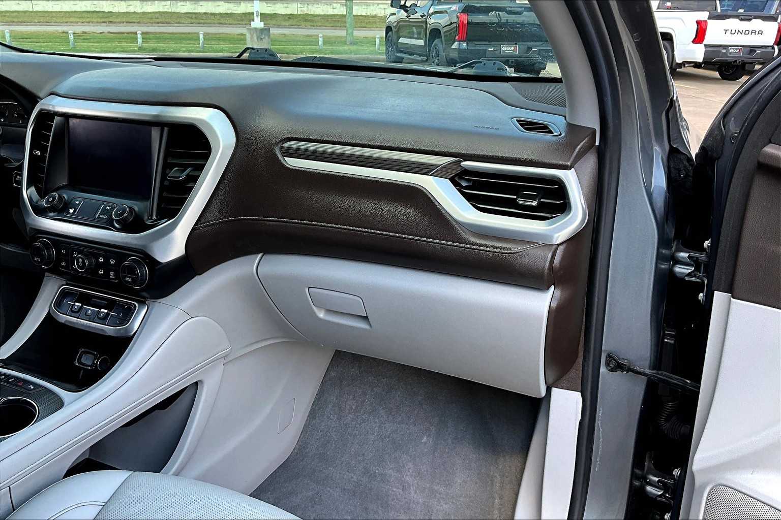 2022 Gmc Acadia SLT photo 18