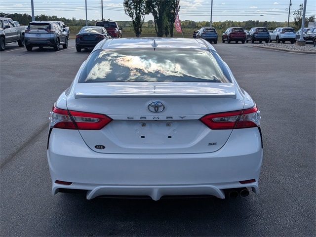 2020 Toyota Camry SE photo 4