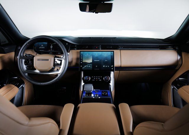 2023 Land Rover Range Rover SE photo 4