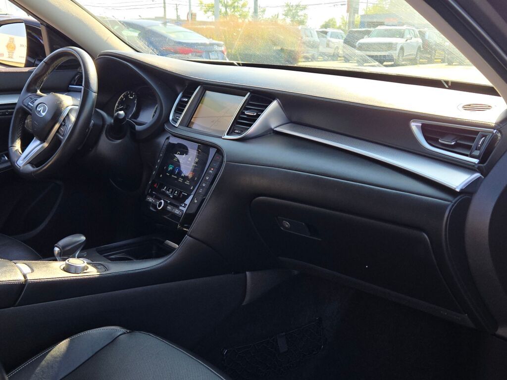 2019 Infiniti QX50 Essential photo 6