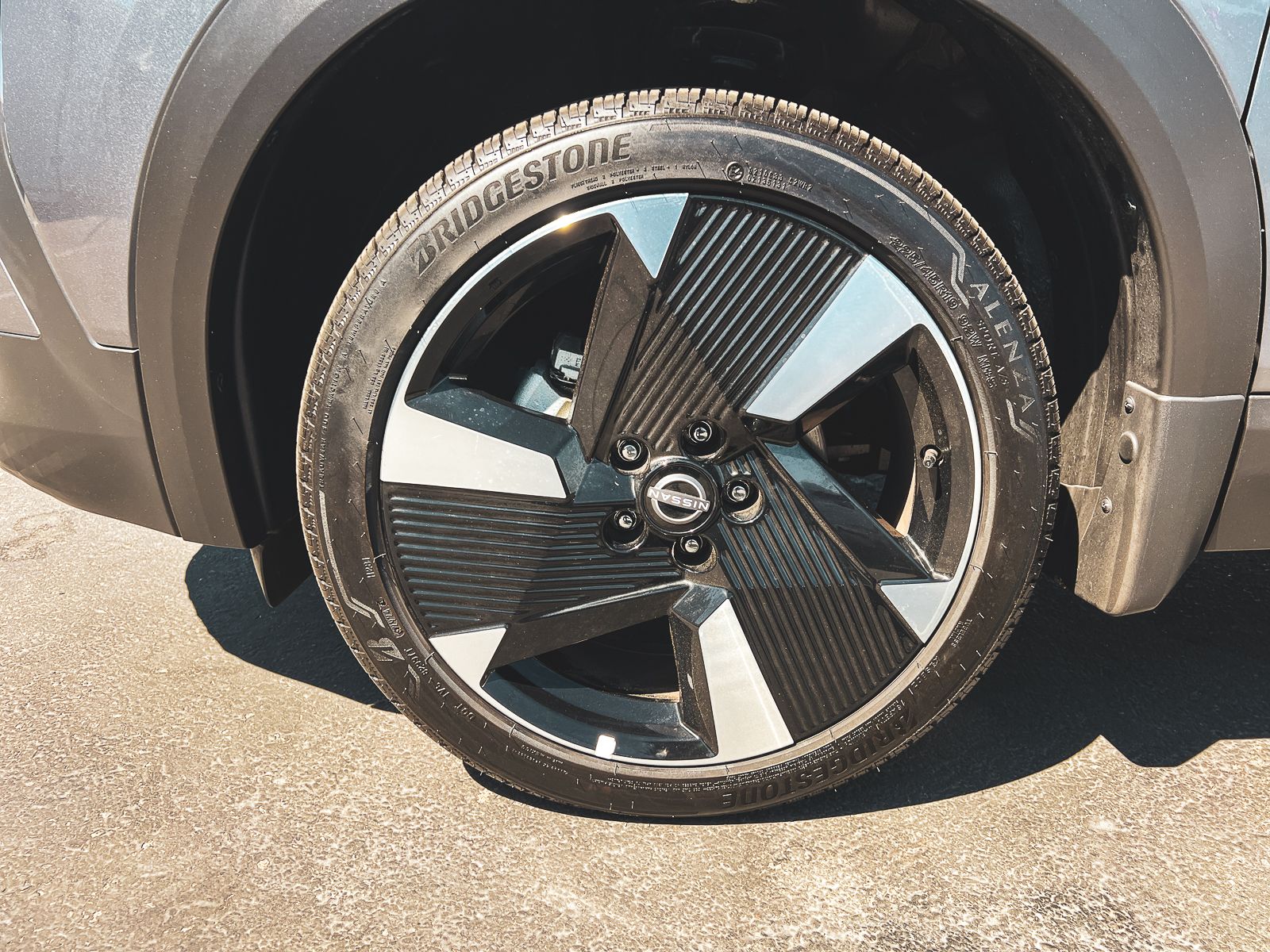 2025 Nissan Kicks SR photo 4