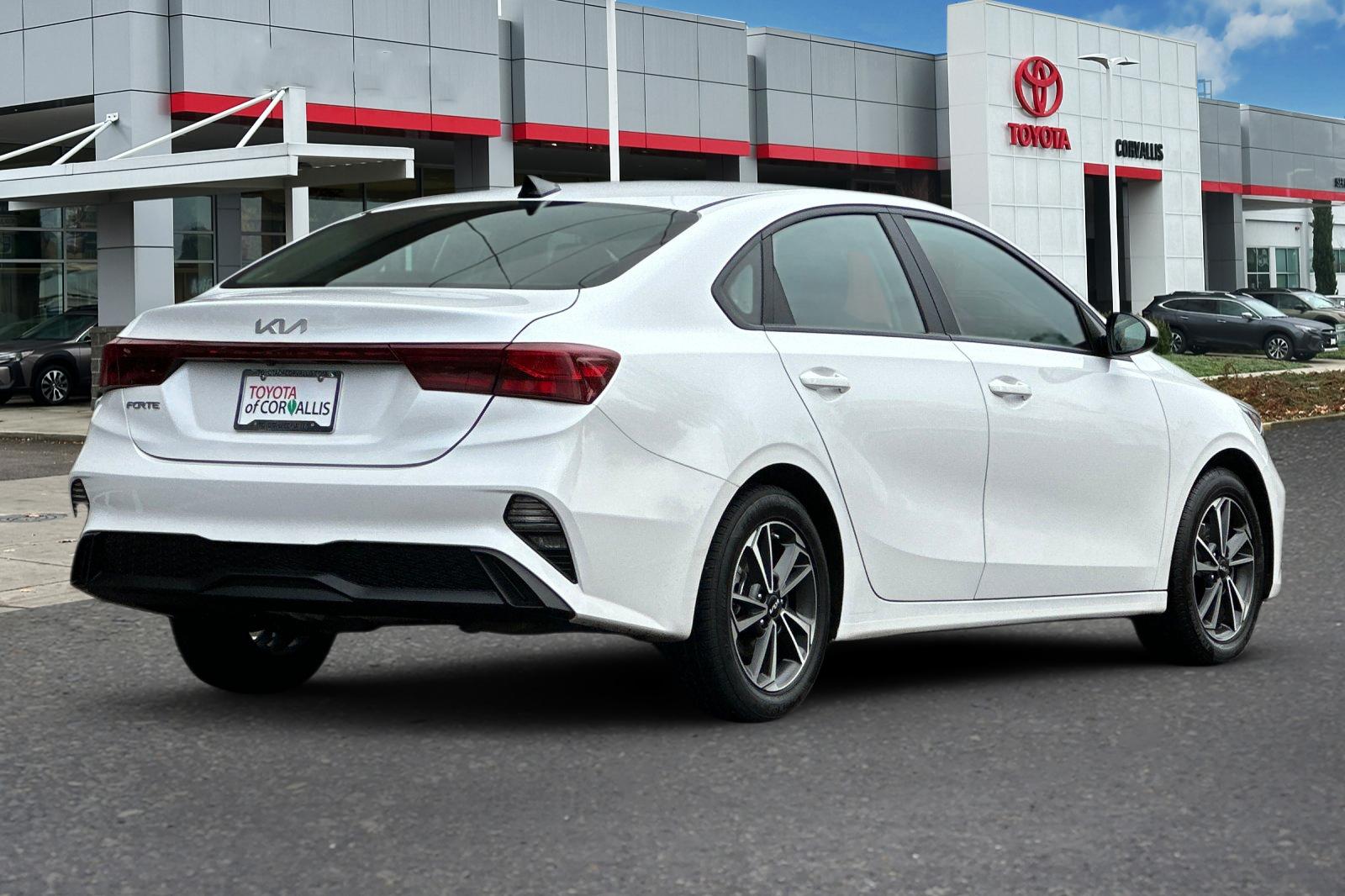 2024 Kia Forte LXS photo 3