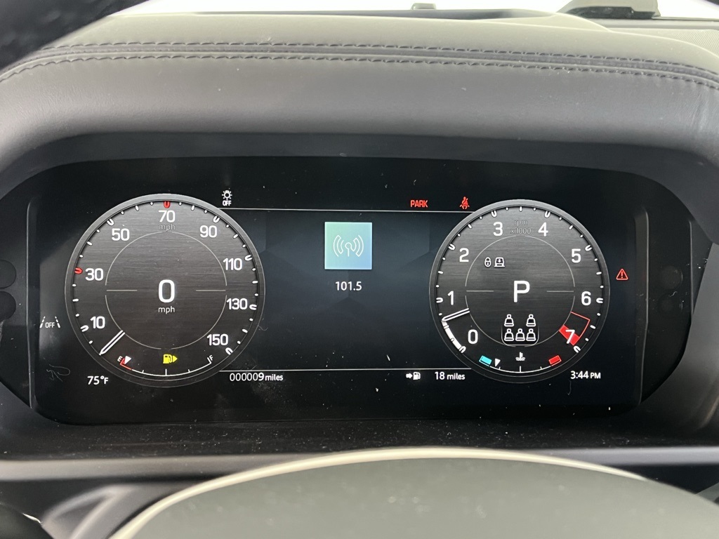 2025 Land Rover Defender 130 X-Dynamic SE photo 21