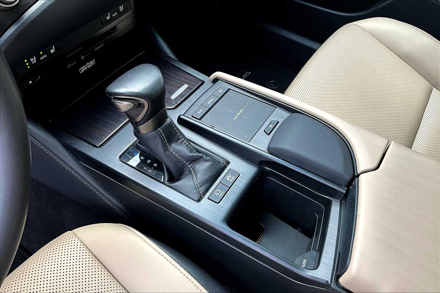 2021 Lexus ES 300h photo 16