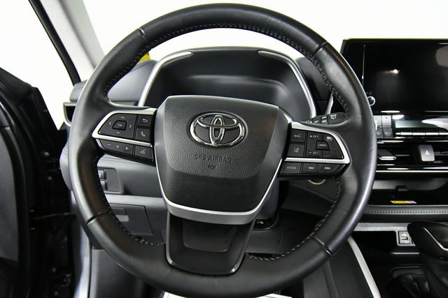 2024 Toyota Highlander LE photo 2
