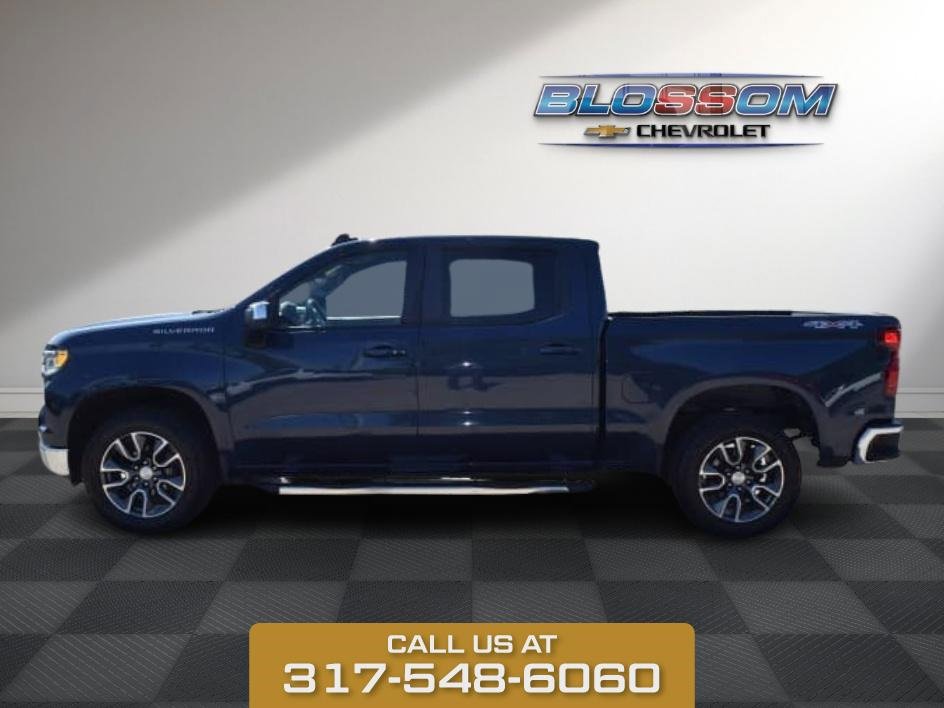 2022 Chevrolet Silverado 1500 LT photo 2