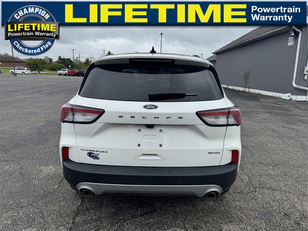 2022 Ford Escape Titanium photo 4