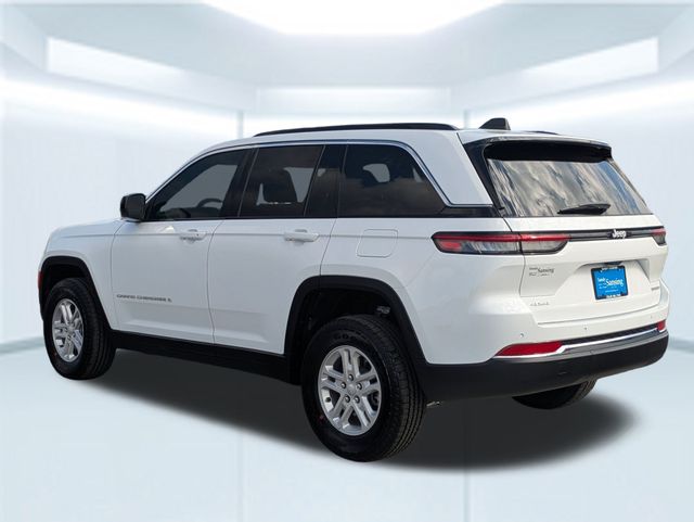 2025 Jeep Grand Cherokee Laredo photo 3