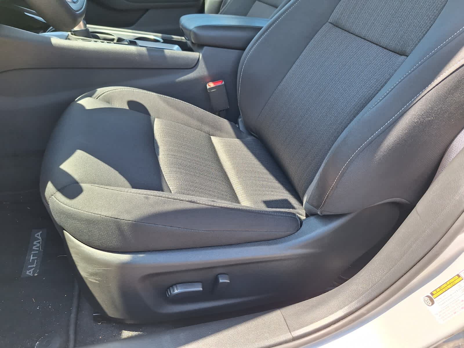 2024 Nissan Altima 2.5 SV photo 10