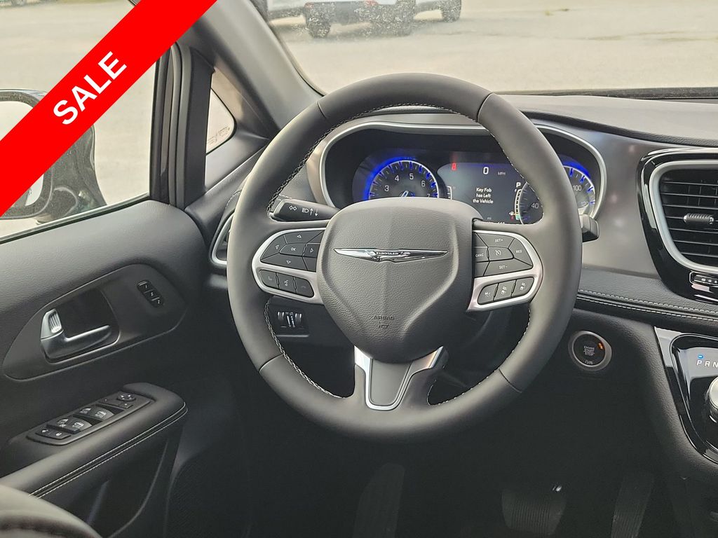 2025 Chrysler Pacifica photo 24
