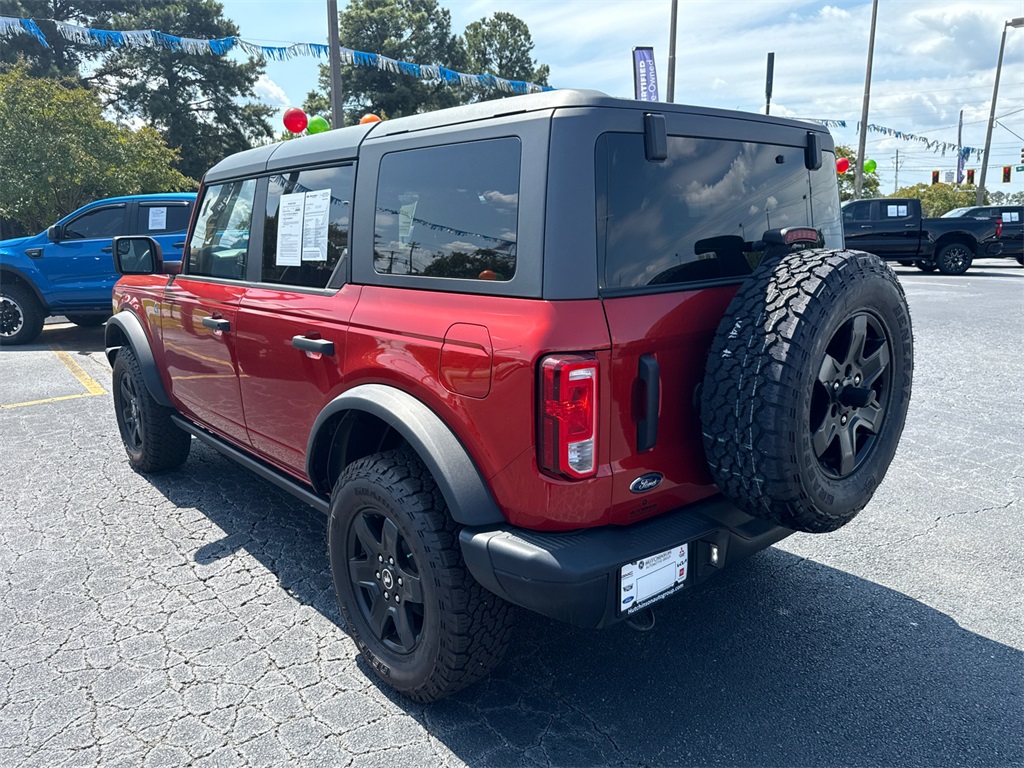 2024 Ford Bronco Black Diamond photo 3