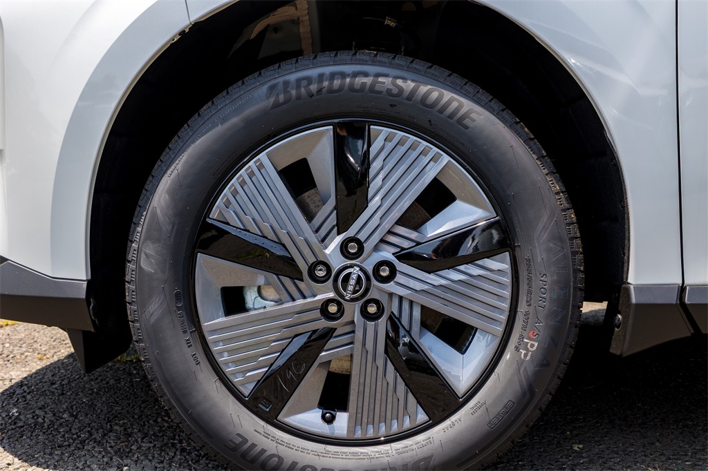 2025 Nissan Murano SL photo 9