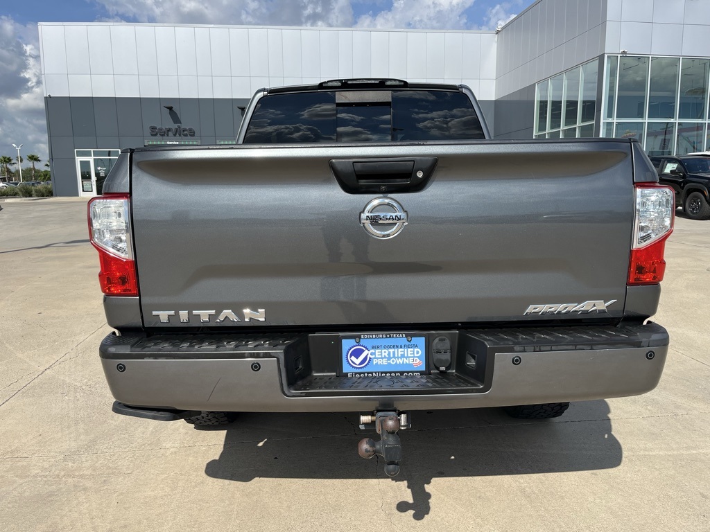 2017 Nissan Titan PRO-4X photo 2