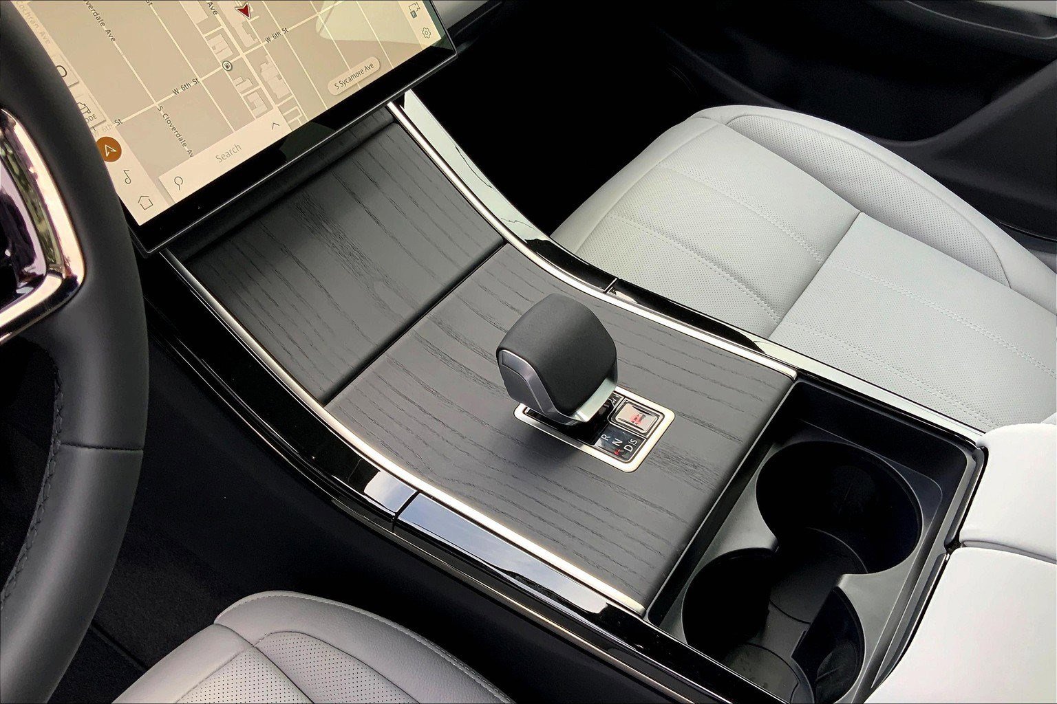 2026 Land Rover Range Rover Evoque S photo 7