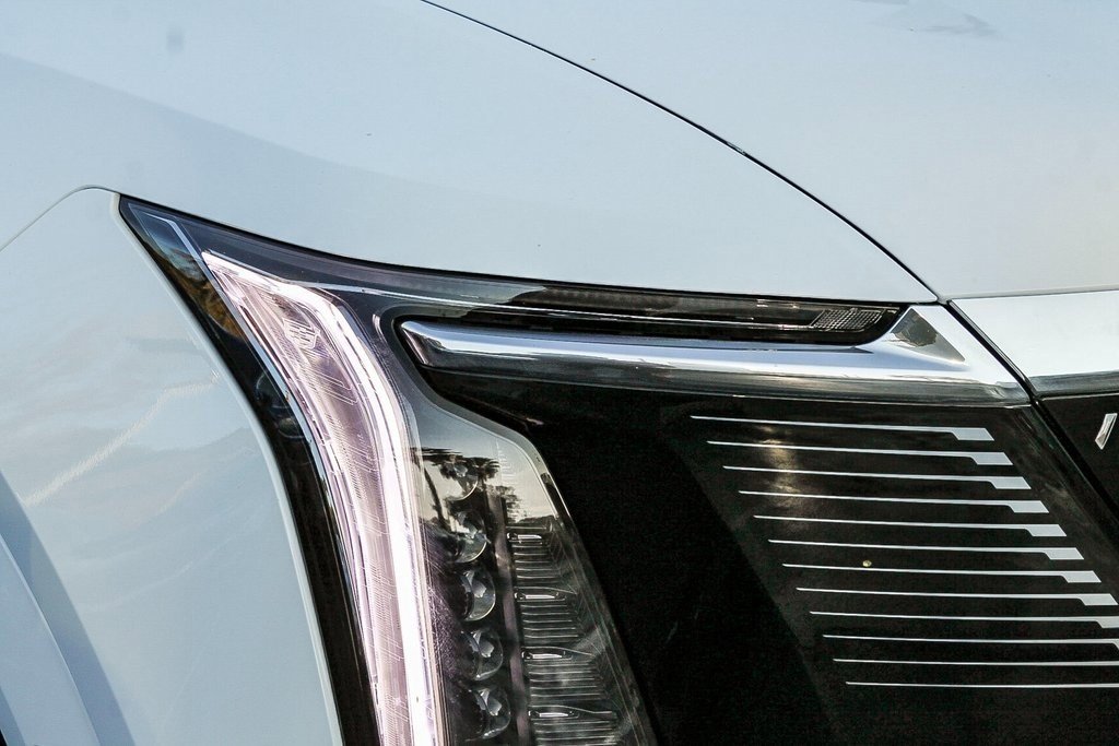 2025 Cadillac Escalade IQ Luxury photo 6