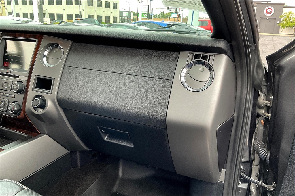 2016 Ford Expedition Platinum photo 14