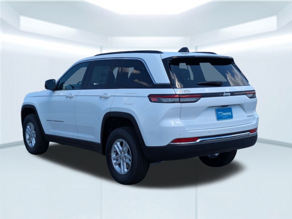2025 Jeep Grand Cherokee Laredo photo 3