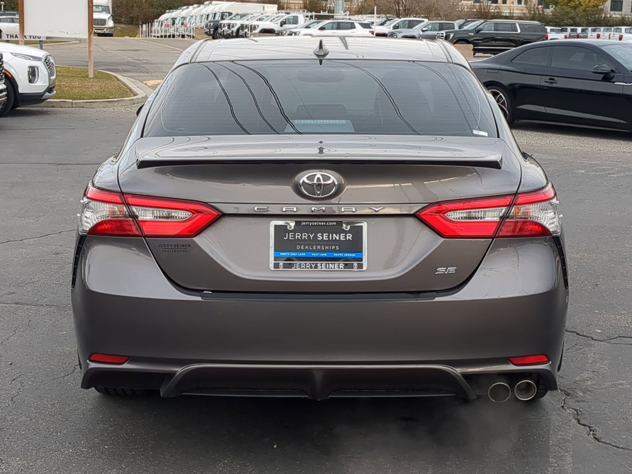 2019 Toyota Camry SE photo 4