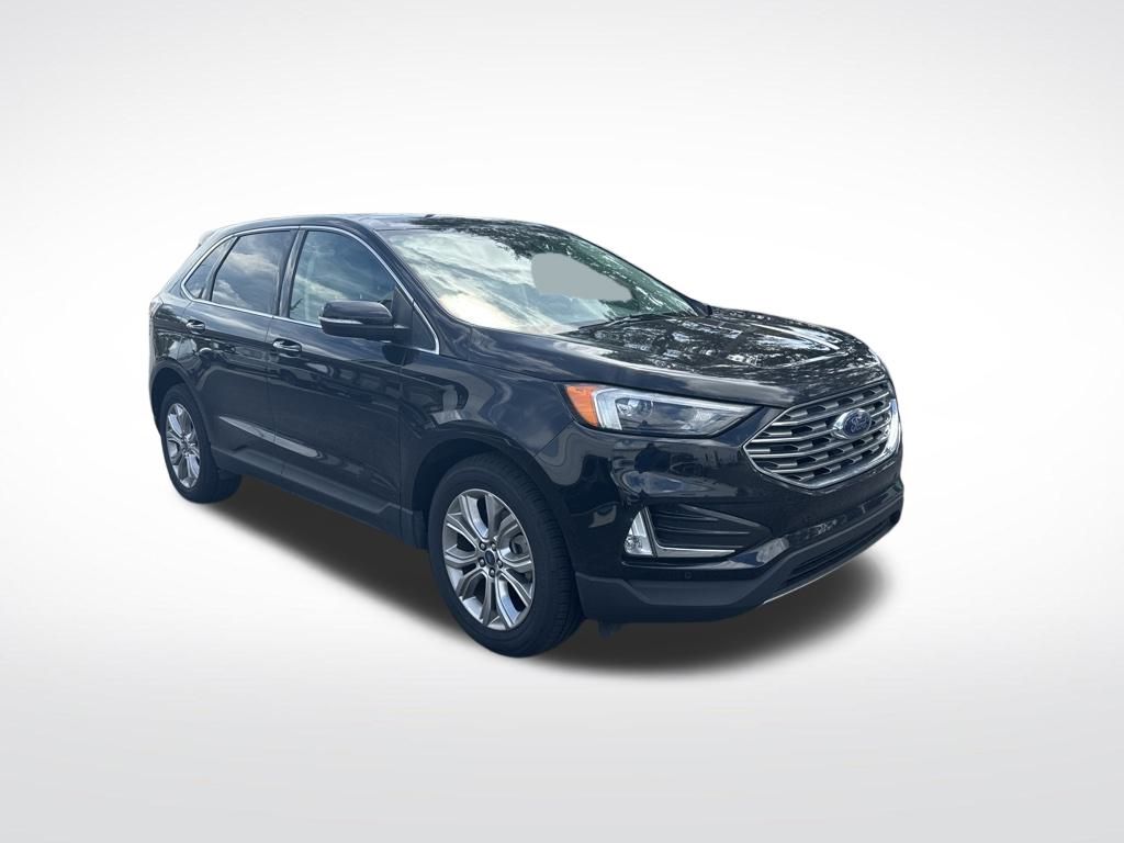 2022 Ford Edge Titanium photo 2