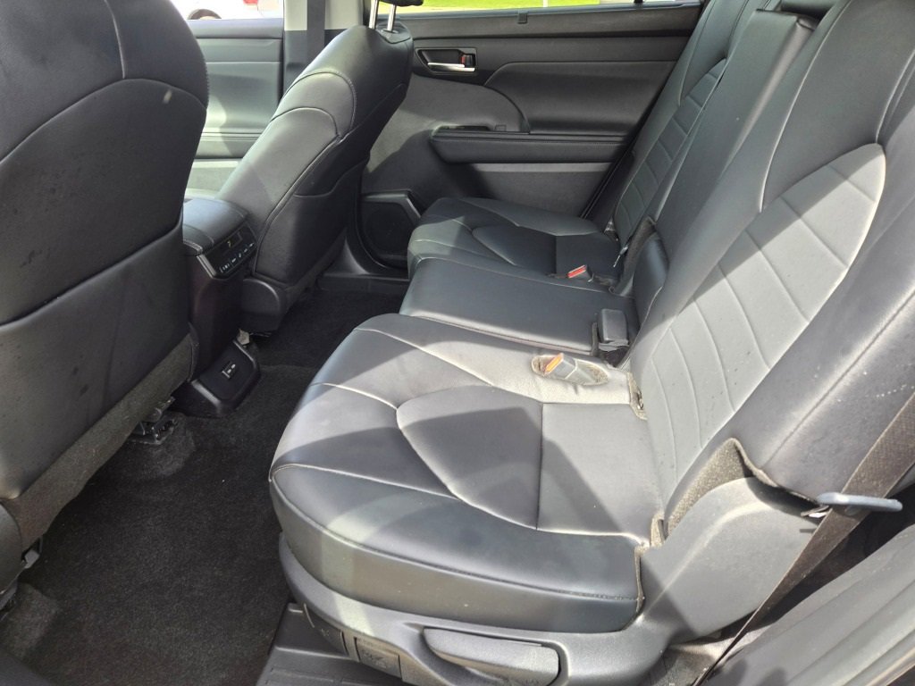 2024 Toyota Highlander LE photo 15