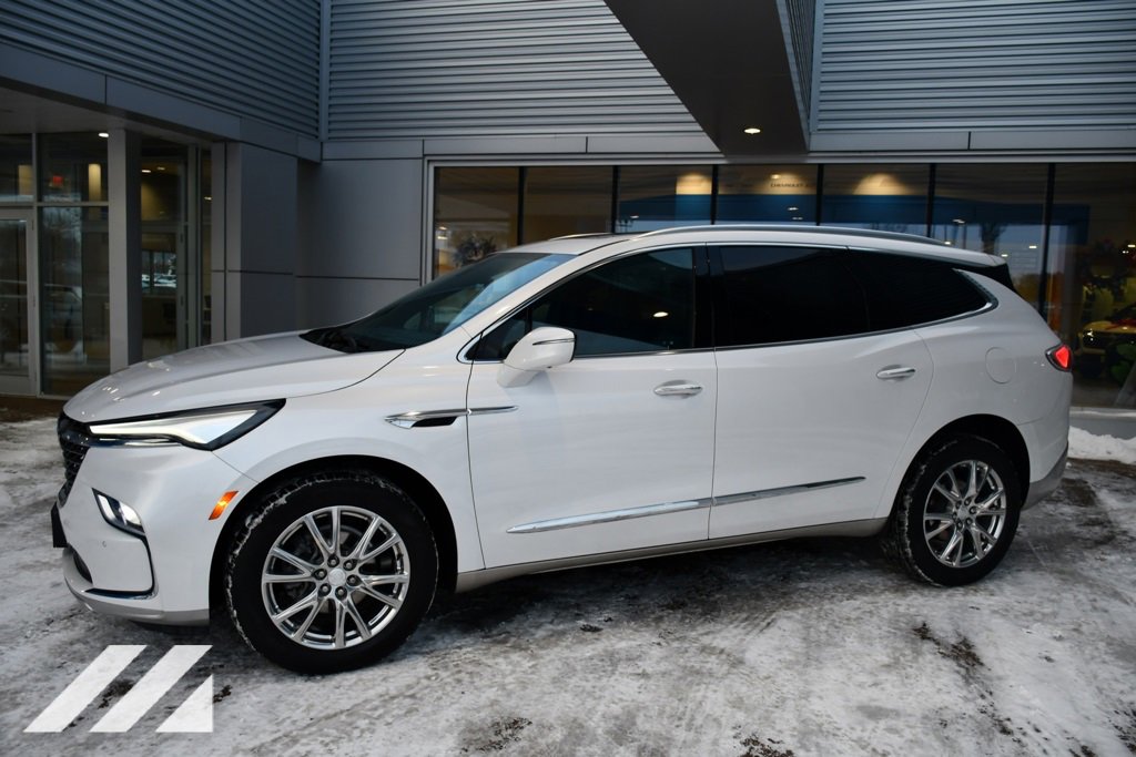 2022 Buick Enclave Essence photo 2