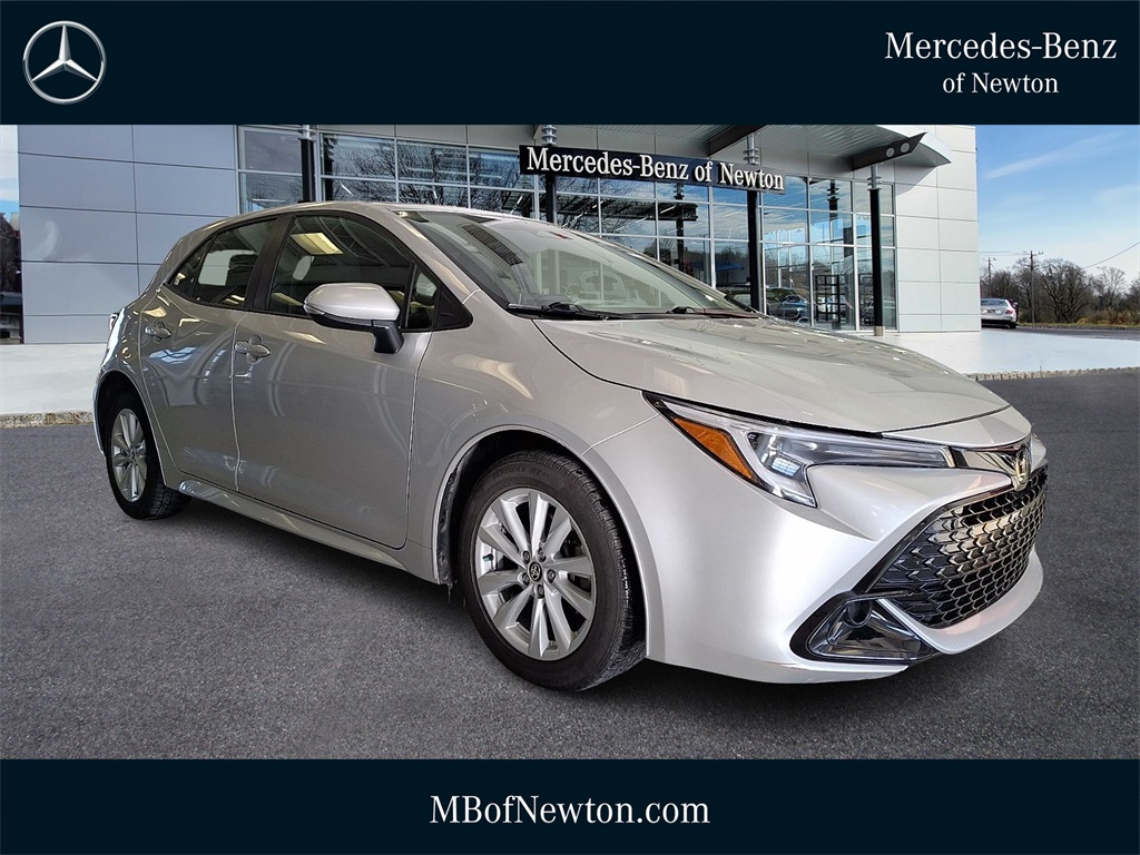 2023 Toyota Corolla Hatchback SE's photo