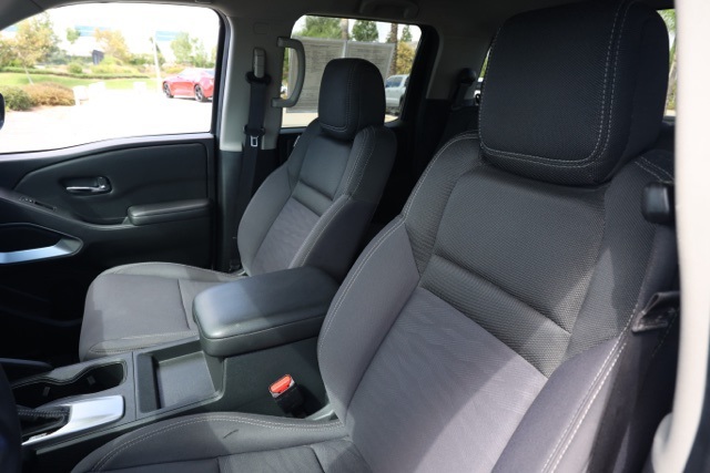 2023 Nissan Frontier SV photo 13