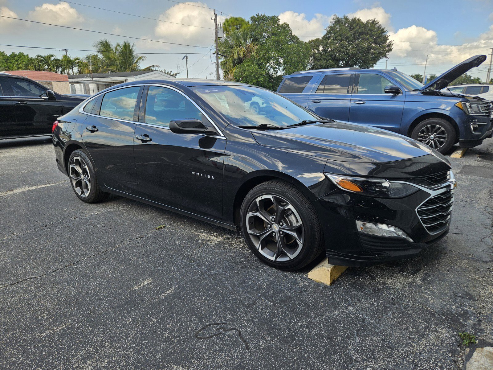 2023 Chevrolet Malibu 1LT photo 2